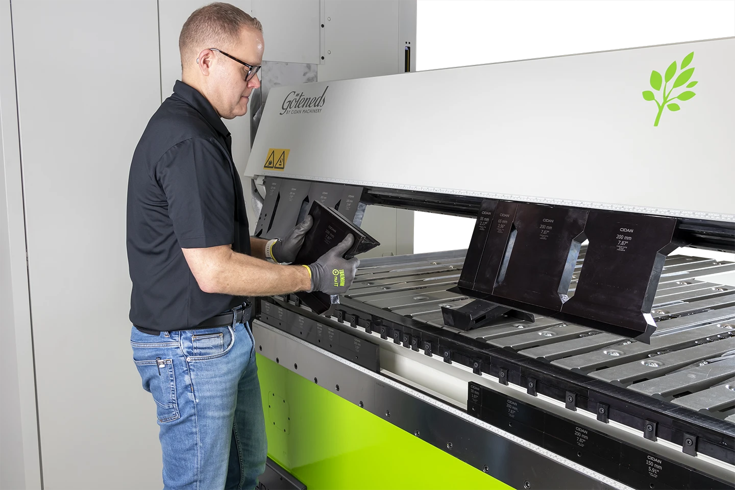 upper beam in tool changing position on a forma z on white background